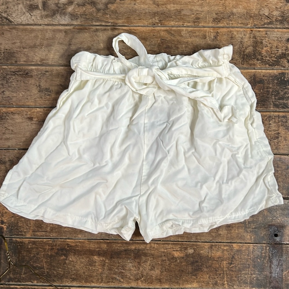 Tempo off white stretch shorts with tie pockets medium NWT